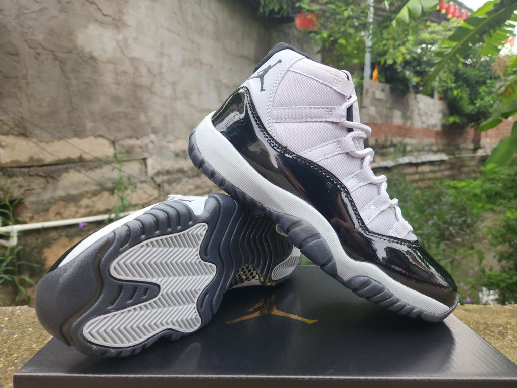 Air Jordan 11 Gray & Black Sneakers