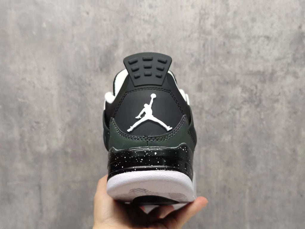 Air Jordan 4 Retro Fear Sneakers