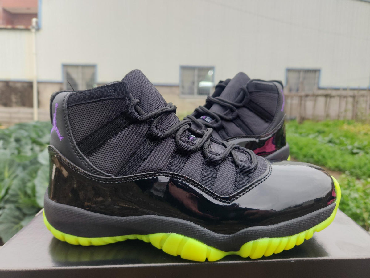 Air Jordan 11 Retro Black & Green Sneakers