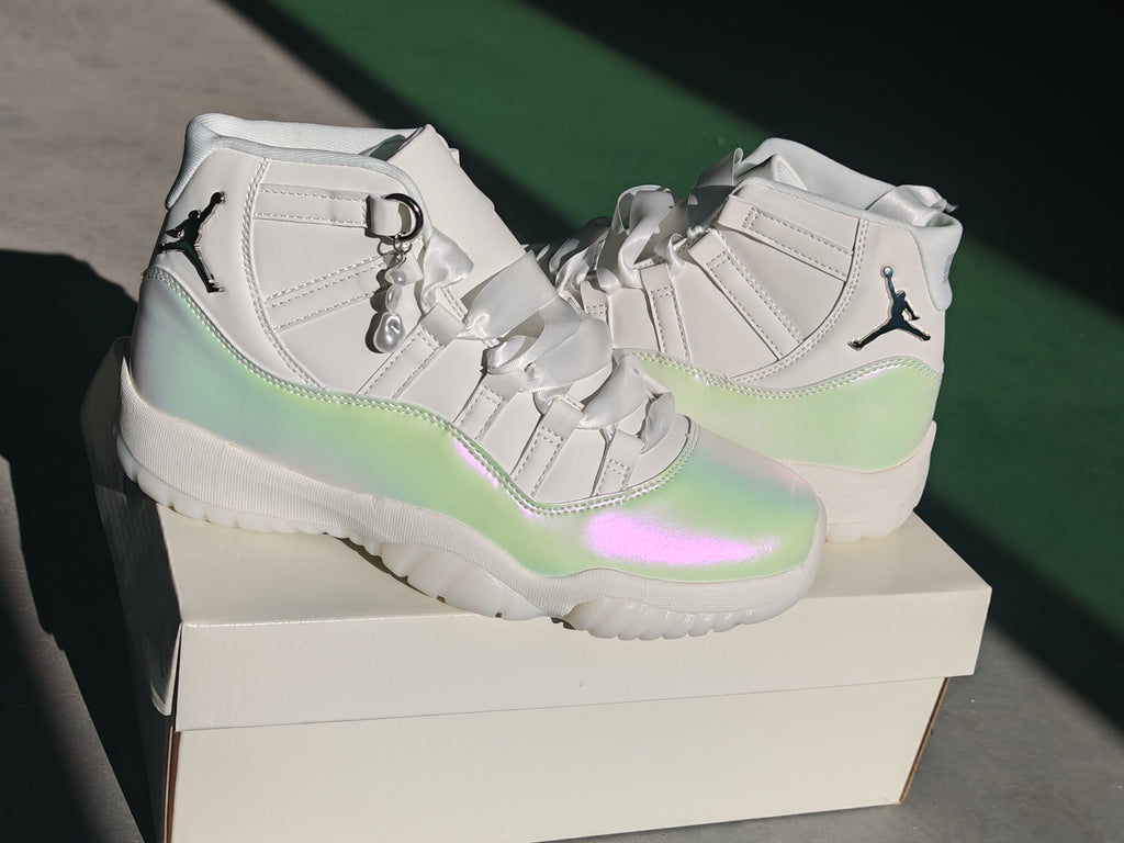 Air Jordan 11 Retro Sail & Pearl Gray AR0715-110