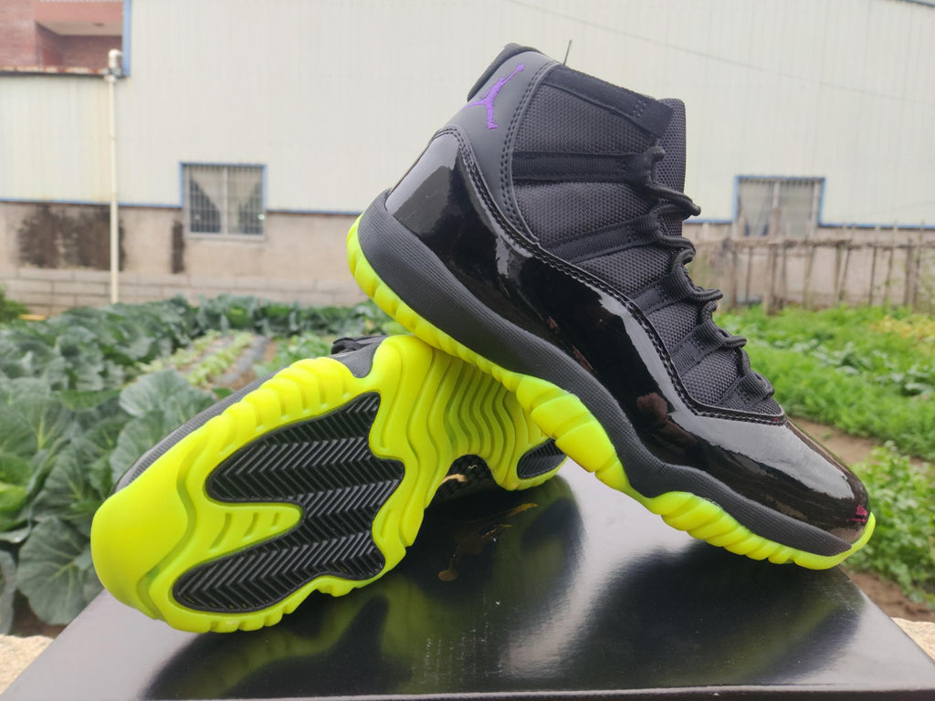 Air Jordan 11 Retro Black & Green Sneakers